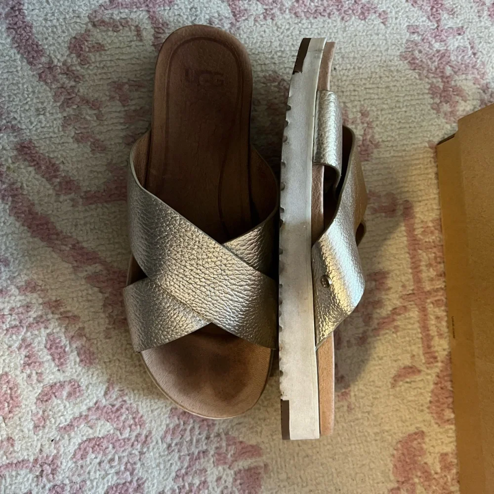 Ugg Kari Metallic Sandals sz 7 - Picture 2 of 6